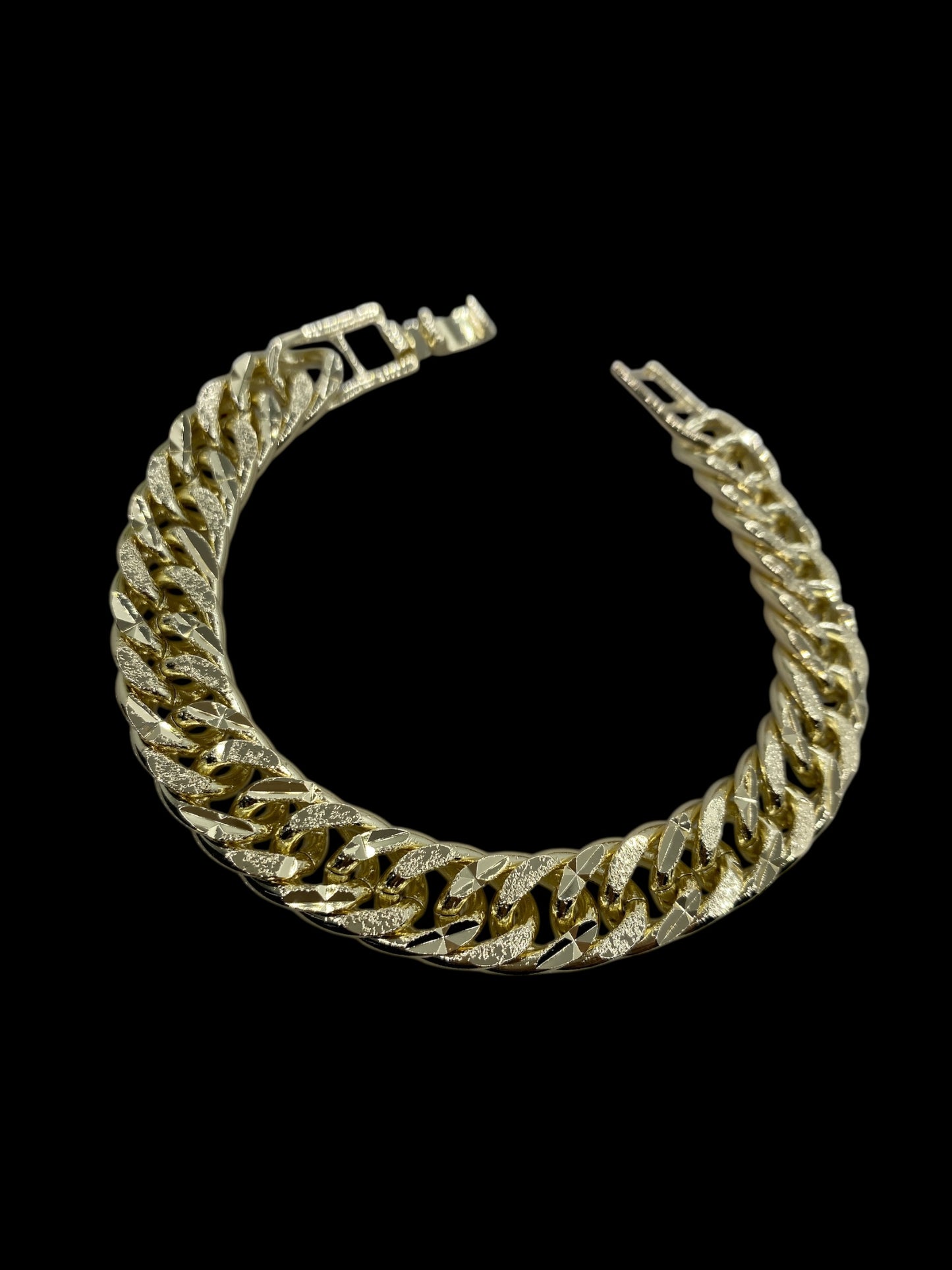 Spiral Cut 7mm Link Bracelet